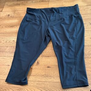 Xersion Black Capris